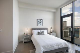 Midtown Penthouse 2 bdrm - 9