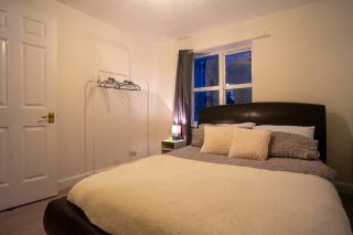 Modern 2- bed home with a cosy living Space - 8