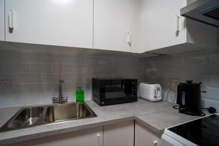 Modern 2- bed home with a cosy living Space - 7