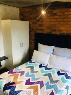 Thulie's Bed and Breakfast - 252 - 6