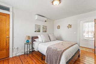 Historic Mystic Home, Walk to Seaport and Downtown - 6