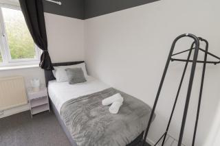 Contractors-Relocation-Free Parking-M5 Junction2 - 9