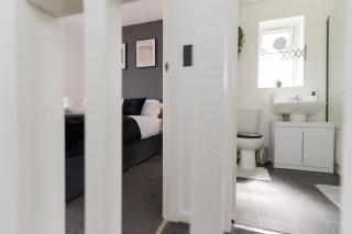 Contractors-Relocation-Free Parking-M5 Junction2 - 7