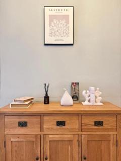 The Racecourse Retreat - 7