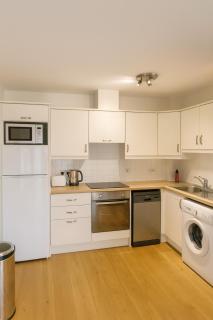 Gracepark Garden Retreat, Spacious 2BR with Balcony & Parking - 8