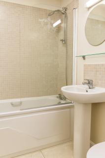 Gracepark Garden Retreat, Spacious 2BR with Balcony & Parking - 5