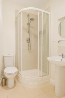 Gracepark Garden Retreat, Spacious 2BR with Balcony & Parking - 4