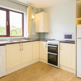 Walk to Town Centre, 2BR Base near Cork & Kinsale - 9