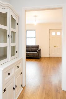 Walk to Town Centre, 2BR Base near Cork & Kinsale - 5