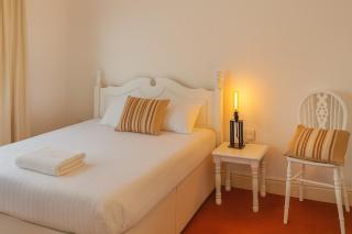 Walk to Town Centre, 2BR Base near Cork & Kinsale - 4