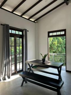 White House Galle - 8