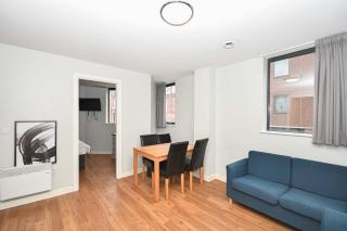 Modern Budget 3BED Apartment in Sheffield Centre - 3