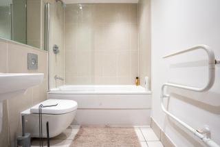 Leeds City Stay on the River - Sleeps 10 - Central - 3