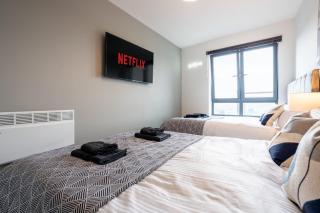 Leeds City Stay on the River - Sleeps 10 - Central - 6