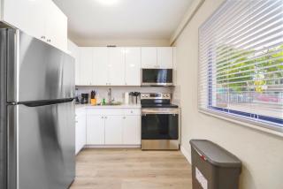 Stay on Iconic Calle Ocho with Included Parking - 8