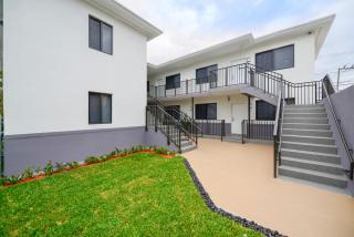 Stay on Iconic Calle Ocho with Included Parking - 4