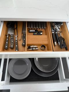 Modern Retreat with Hot tub by YYZ, 20min to CN Tower - 1