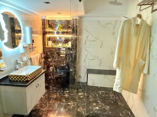 Zoom Pyramids View inn - 7