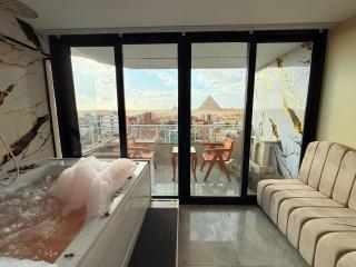 Zoom Pyramids View inn - 9