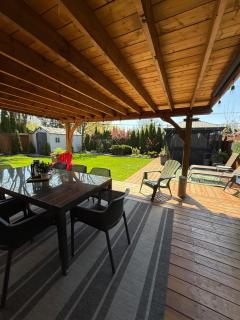 Modern Retreat with Hot tub by YYZ, 20min to CN Tower - 8