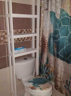 Private studio apartment with eat in kitchen - 4