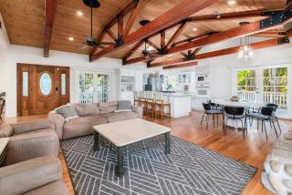 Paradise Lagoon Resort Style Pool Getaway - 1