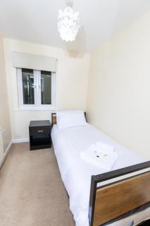 Perfect Booking 5BR Home Near New Hythe Station - 7