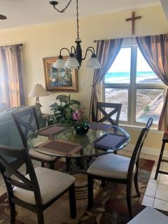 Connie's Condo at Emerald Towers West - 1