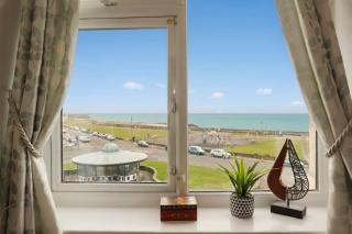 2BR Seaside Escape in Wales with Sea View - 9
