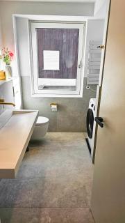 Beautiful new L apartment -15 min to Octoberfest - 7