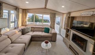 Sea View Chalet Steps from Durdle Door Sleeps 6 - 9