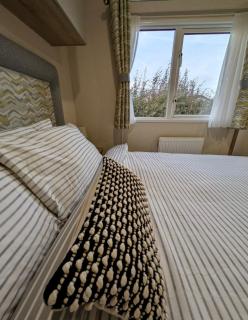 Sea View Chalet Steps from Durdle Door Sleeps 6 - 1