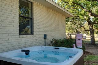 Hill Country Social Club Hot tub & Cowboy Pool - 9