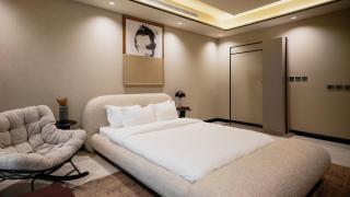 Luxury 1BR Apartment with Spacious Living Room & Fully Equipped Kitchen - Dschidda - 1