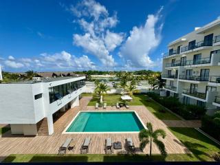 Pool View and Balcony Suite Central Location - 6