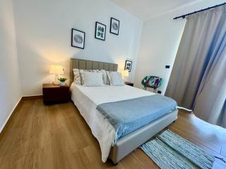 Pool View and Balcony Suite Central Location - 2