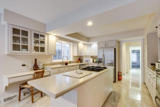 7 Mi to Dtwn Toledo Spacious Family Home! - 9