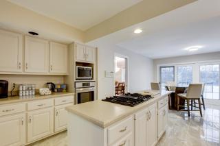 7 Mi to Dtwn Toledo Spacious Family Home! - 1