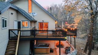 5BDR Hot Tub Deck Firepit Mins to Village Lake The Hilltop by AvantStay - 0