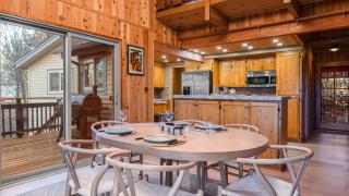 5BDR Hot Tub Deck Firepit Mins to Village Lake The Hilltop by AvantStay - 2