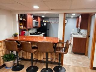 Pet Friendly 2BR • King+Queen • Full Kitchen - 9