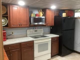 Pet Friendly 2BR • King+Queen • Full Kitchen - 8