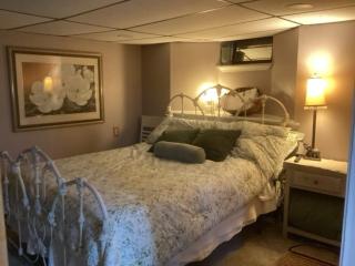 Pet Friendly 2BR • King+Queen • Full Kitchen - 5