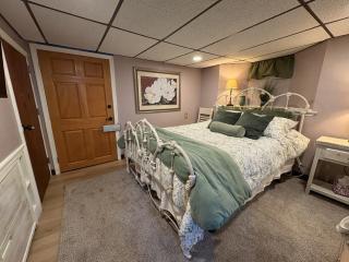 Pet Friendly 2BR • King+Queen • Full Kitchen - 6