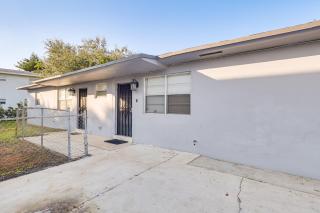 3 Mi to Port Everglades: Modern Getaway w/ Yard - 8