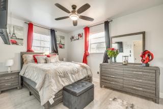 3 Mi to Port Everglades: Modern Getaway w/ Yard - 7