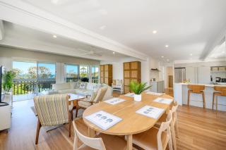 Noosa Escape 2BR Ocean Views, Walk to Beach - 1