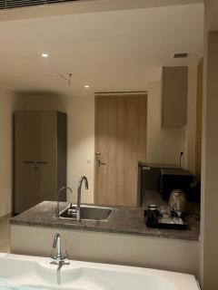 City Lights Heaven with Jacuzzi & Cozy Lounge - 9