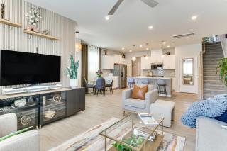 3 Mi to Lake Wylie! Modern Charlotte Townhome - 7