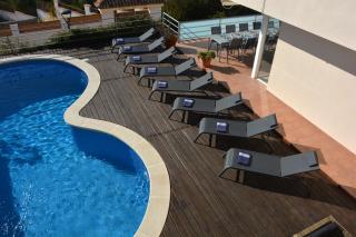 Villa Med A 2 kilometros andando de la playa, del puerto de Aguadoç y a 4 del centro de Sitges Muy Soleada todo el dia Capacidad superior a 16 personas NO REQUIERE COCHE - Sitges - 2